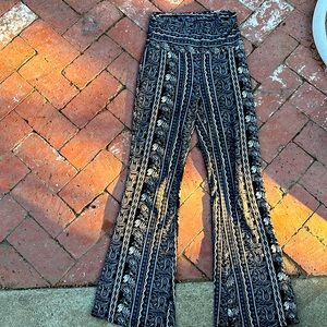 This is the brand ShoSho from Amazon and is size small it is the color black